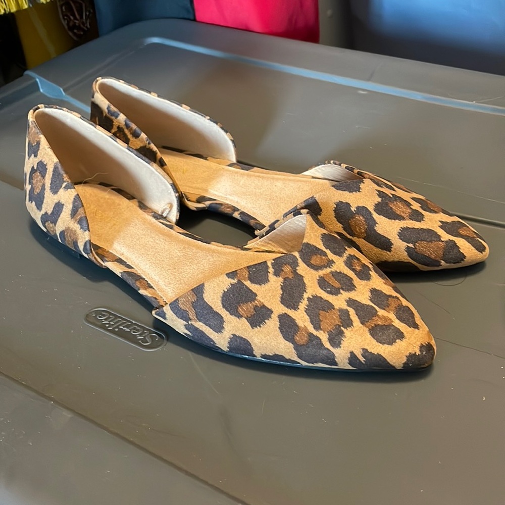 *NEVER WORN* Old Navy Leopard Print Flats